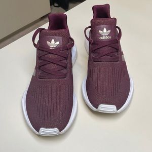 Women’s Adidas Sneaker - Size 7